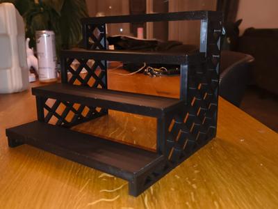 Design Display Shelf – Minimalist Lattice Style
