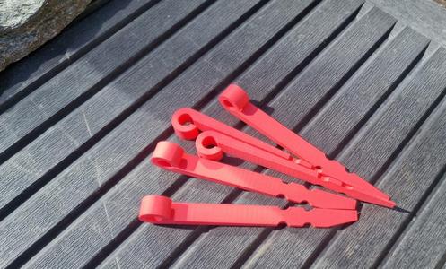 Simple garden/tent plug
