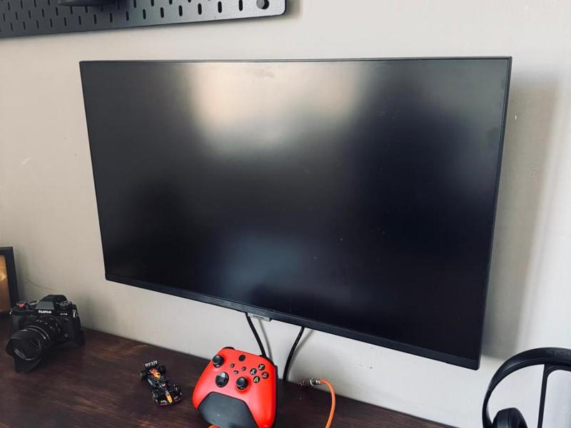 Monitor Wall Mount with Adjustable Height