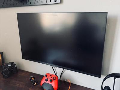 Monitor Wall Mount with Adjustable Height