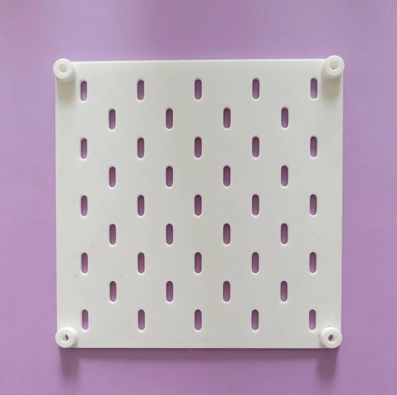 IKEA Skadis pegboard with 6mm Wall spacer /  IKEA Skadis lochplatte mit 6mm Abstandhalter zur Wand