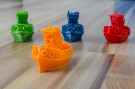 Little bathtub tug boat (visual benchy)