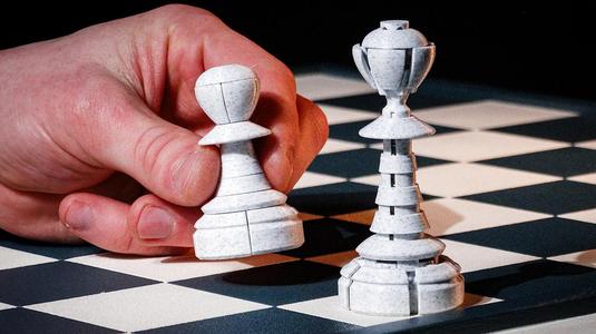 Queen-Pawn – Chess Pawn that transforms into Queen