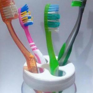 Adaptable toothbrush holder