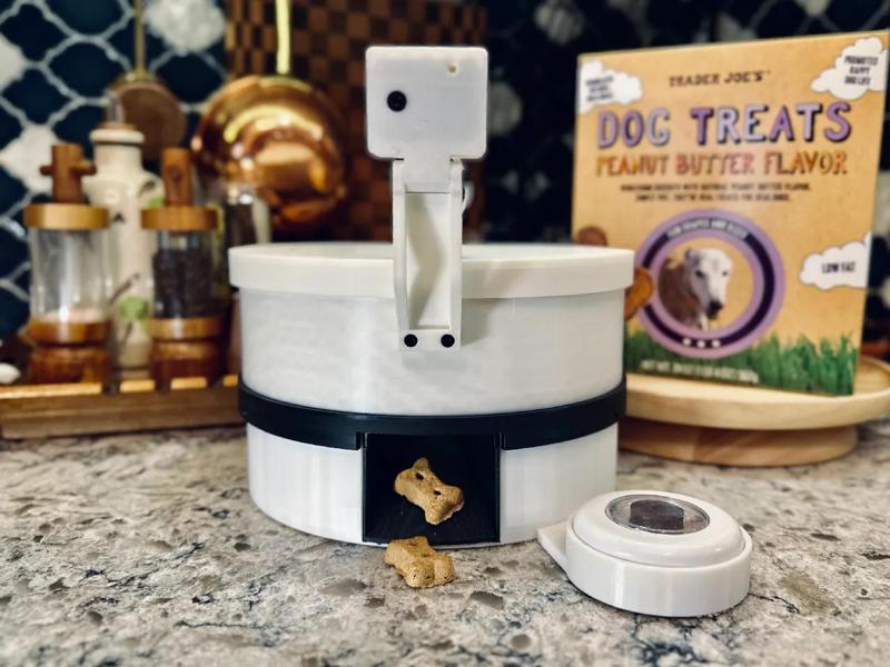 The Treat Cam: An Automatic Treat Dispensor that Snaps a Pic