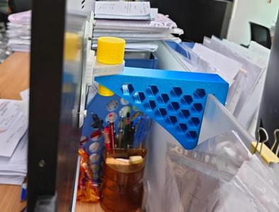 Portable monitor stand – Office wall storage