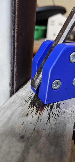 sharpening jig for chisel on belt sander