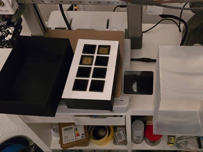 Hydroponic seedling tray