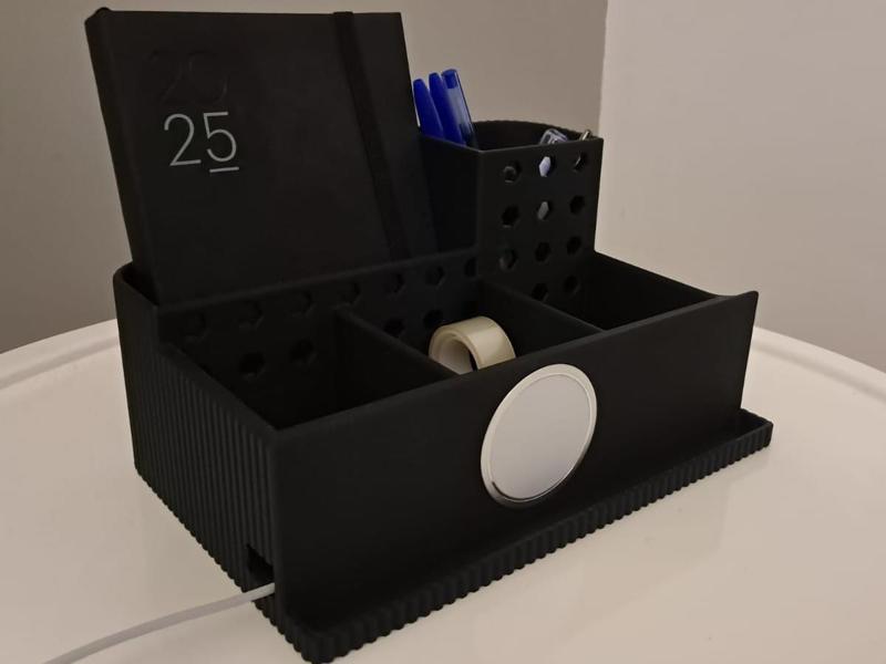 Desk organizer with Magsafe