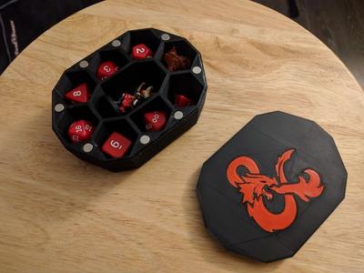 D&D dice box – 8 dice, with miniature