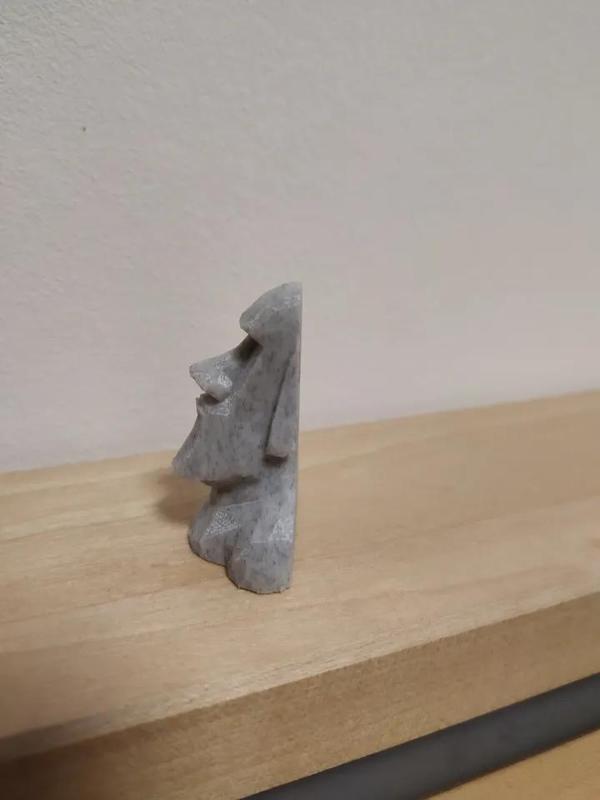 Moai Low Poly Magnet