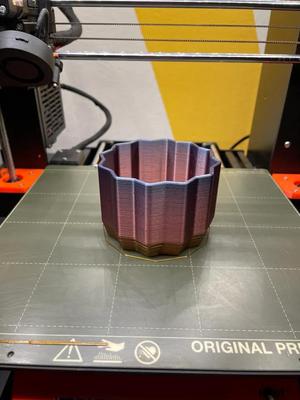 Flower pot / planter or bowl for something