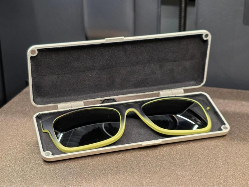 Case for clip-on (magnetic) sunglasses