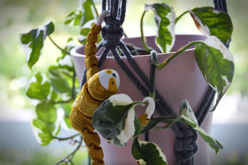 Flexi Sloth – Hook Claws for Hanging!