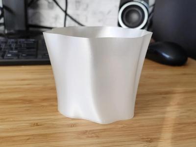 Curtain wavy parametric flower vase