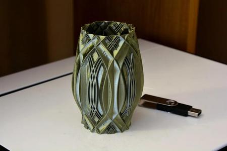 Vase 704