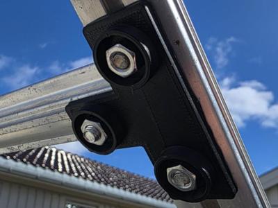 Greenhouse mounting bracket