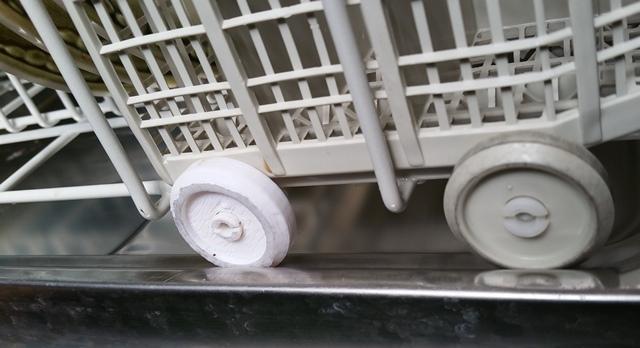 Wheel for dishwasher basket