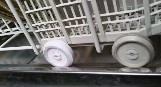 Wheel for dishwasher basket