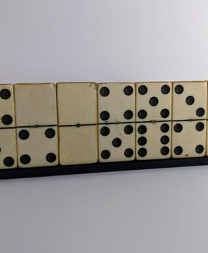 Domino Holder