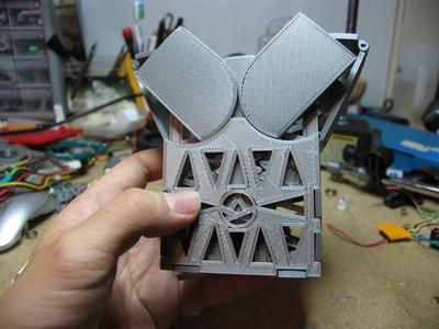 Non-warping complex deck box with spring