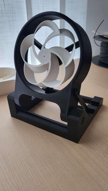 Simple torodial desk fan