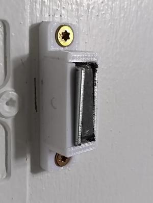 Upright Magnetic Snapper