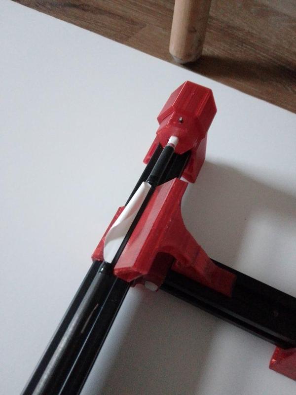 Fletching arrows with spin wing vanes