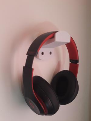 Wall mount headphone holder
