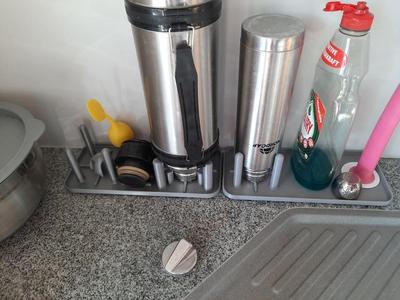 Verschiedene Abtropfständer für Thermosflaschen, Schneidbrettchen, usw.