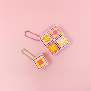 Quilt Pattern Fidget Clicker Keychain – Mix, Match, and Create Modern Quilts, AMS Required