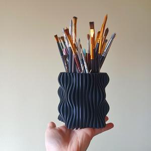 Wavy pencil holder