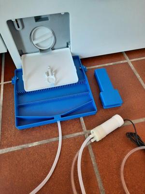 Waschmaschinen Flusensieb Pumpe Absaugpumpe Wasser Entleerung Entleerer / Washing machine lint filter pump suction pump water emptying emptyer