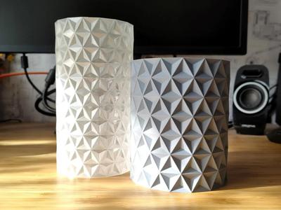 Tradicional Triangle short and tall Vase  – vase mode print