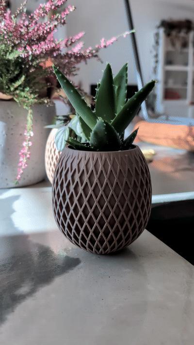 Pineapple Lattice Planter with Hidden Drip Tray
