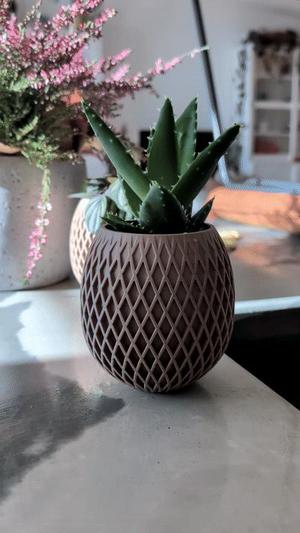 Pineapple Lattice Planter with Hidden Drip Tray