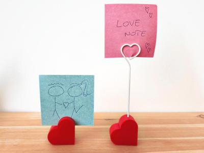 Heart shaped photo/note holder