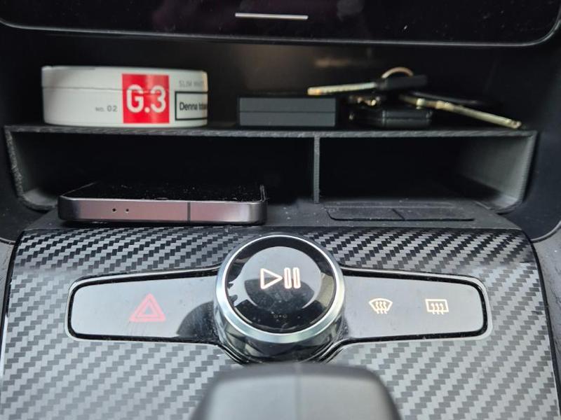 Polestar 2 center shelf