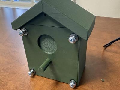 Twist-Perch Gadget Cache Birdhouse
