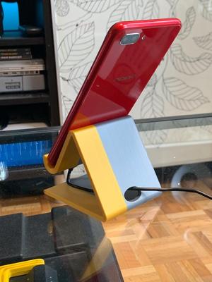 Phone Tablet Stand – No support needed