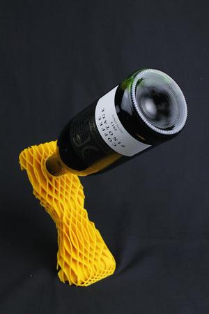 Balancing wine holder