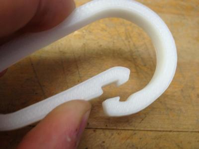 Carabiner with locking latch