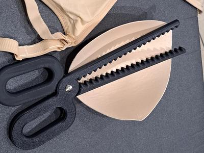 Chest pad gripper tool for bra