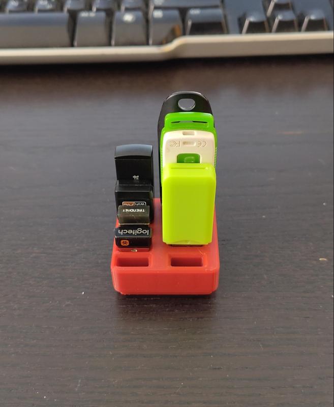Gridfinity 1×1 USB Device Holder for 5 Small and 4 Medium devices