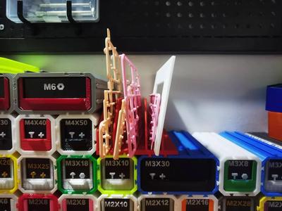 Freestanding Modular Model Plate Holder