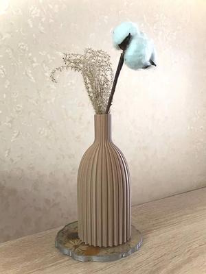 Vase with straight lines