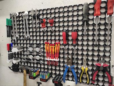 Modular workshop tool wall – OCTAGON