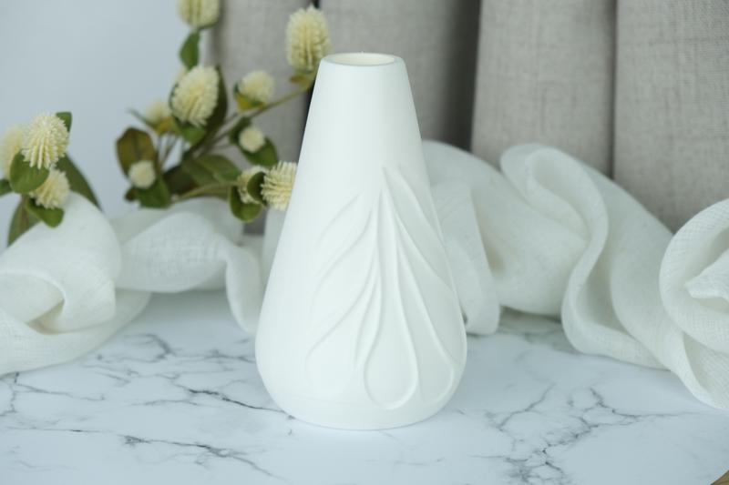 Lirien Vase – Elegant 3D Printed Leaf Carved Modern Home Decor