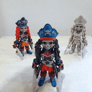 LEONARDZ3D – FLEXI PRINT-IN-PLACE LADY SKELETON PIRATE