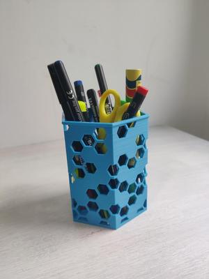 Hexagonal grid pencil holder